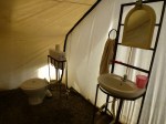 badkamer met toilet in de tent