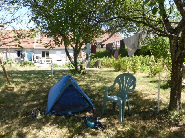 kamperen achter het huis van Plessy