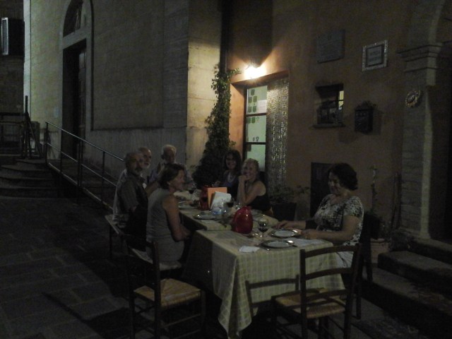 Beste maal in Valfabrica op straat voor Ostello